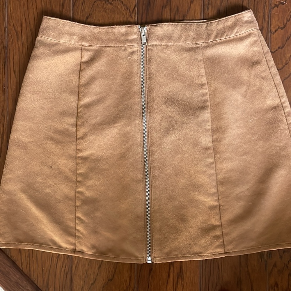✨FAUX SUEDE SKIRT WITH FRONT ZIPPER✨GREAT CONDITION